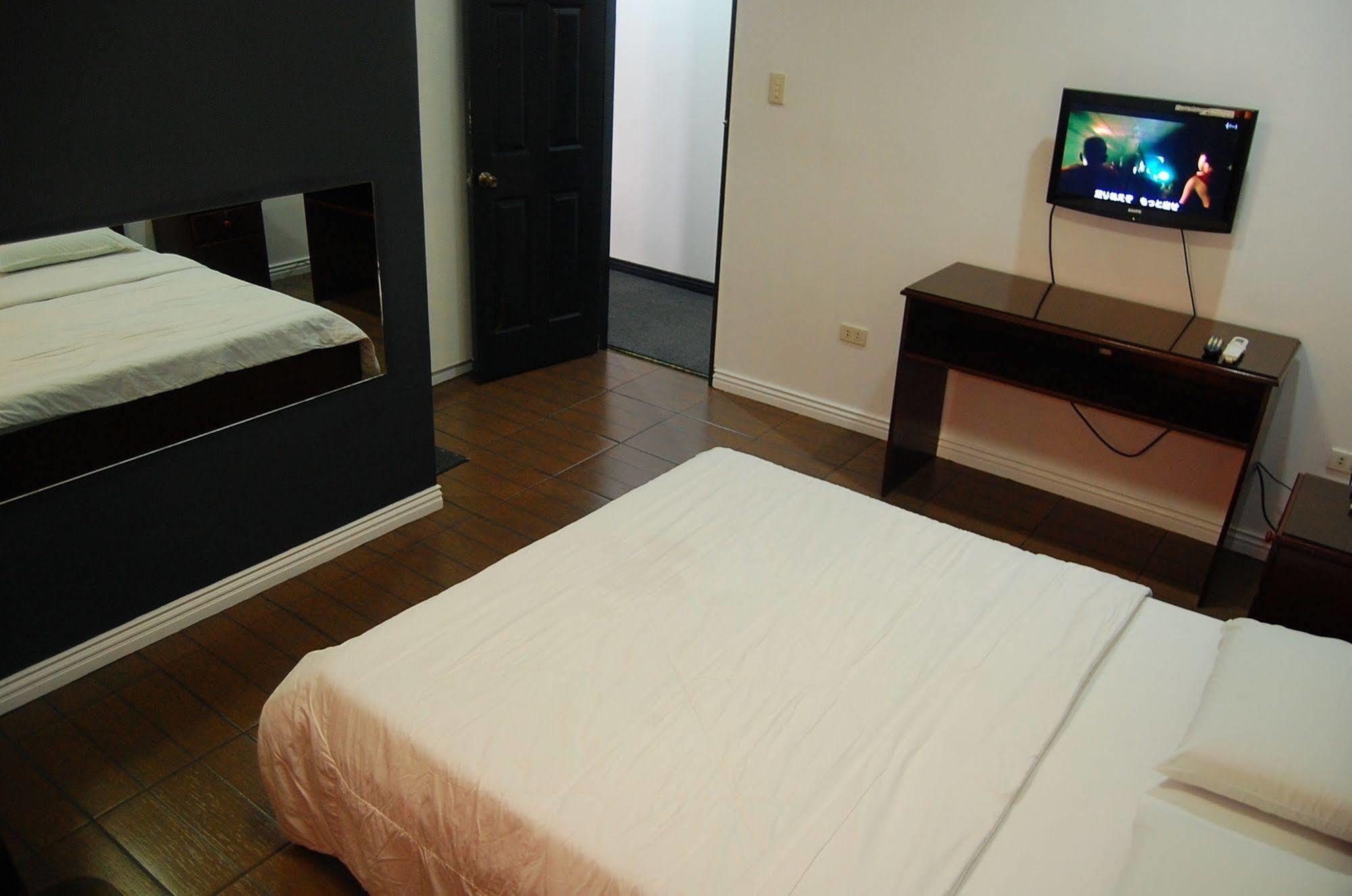 Rumi Apartelle Hotel Angeles Exteriér fotografie